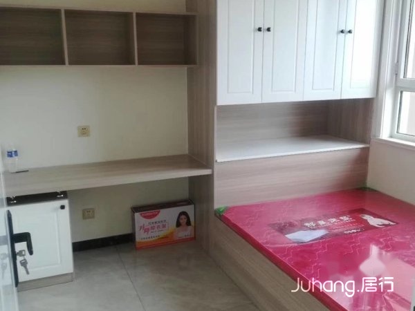 国际新城精装三居全套全新家具家电拎包入住