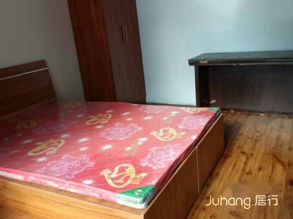 无中阶费，秀兰电梯房，全套家具热水器洗衣机，月650元