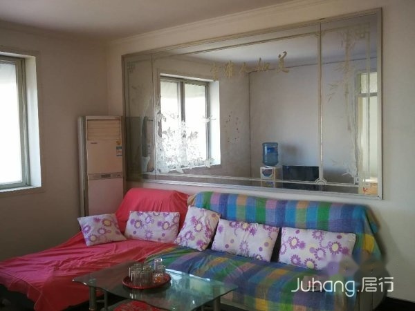 中同南街铁西新村近。五楼，家具家电拎包入住干净。