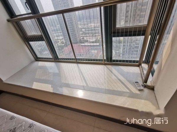 恒大精装修一室家具家电齐全拎包入住生活配套齐全双气可做饭