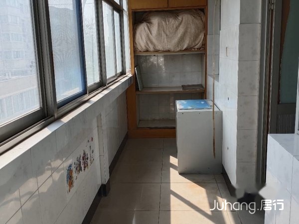 八一路源湖园小区，3楼，南北通透，拎包入住，房子干净