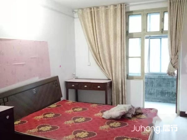 体育中心近，家电家具齐全拎包入住，3楼居住舒适，出行方便。
