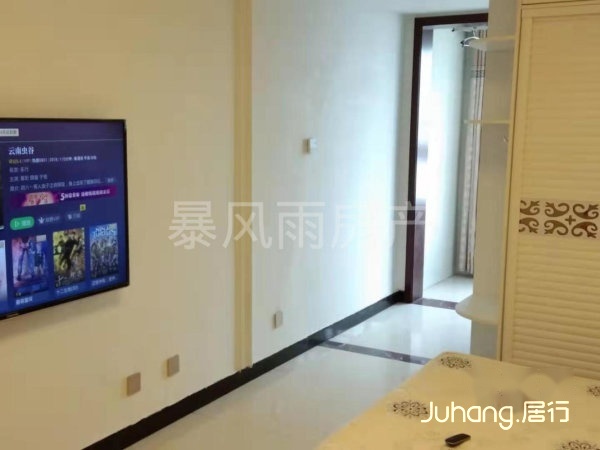 锦绣公馆二期，精装一室，850每月，可押一付一