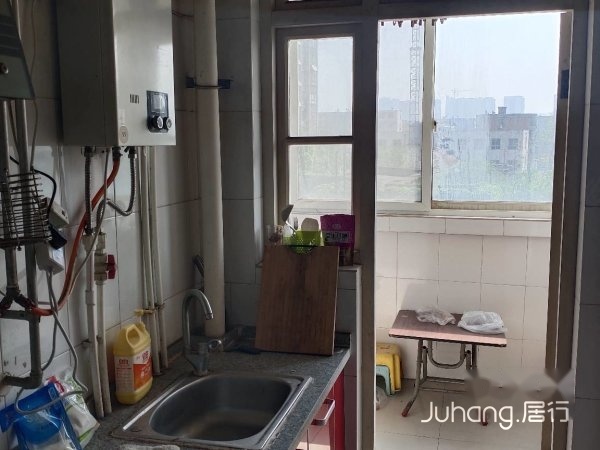 八一路，源湖园小区，精装修，拎包入住，看房有钥匙