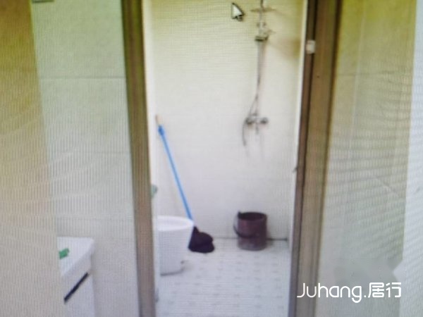 光华小区东区，紧邻小学，成熟小区东是平原路，南是德隆街