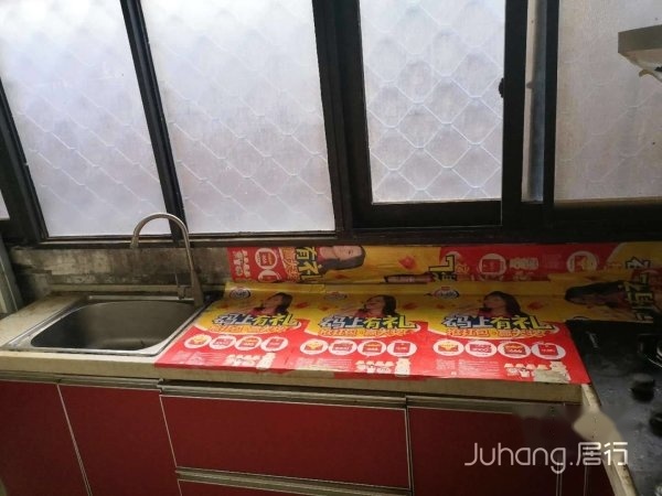 光华小区附近地税局家属院，一层，附近有三十二中，实验小学。
