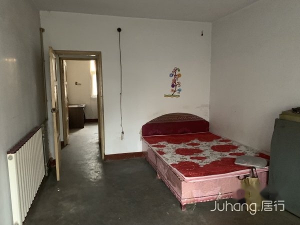 四中东门小学靛视街与东工路交叉4楼总5楼，有暖气。床水电汽