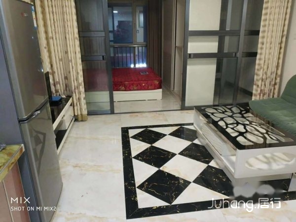 胖东来旁翡翠城电梯一室精装修拎包入住
