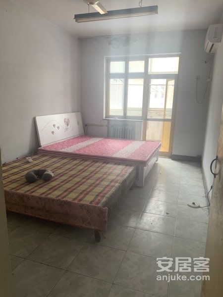 前里马回迁，四中对过，育才小学