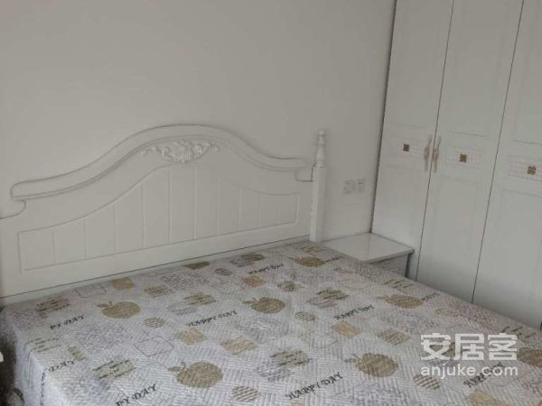 河东公园西50米福鼎园。精装三室一厅