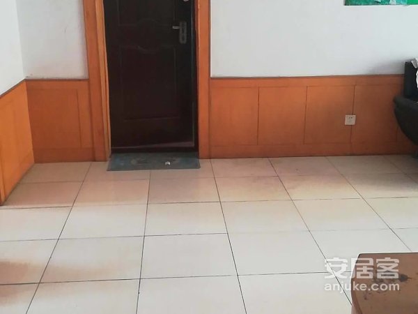 牛佐小学附近泰隆小区三室两厅5楼拎包入住800月长租可议价