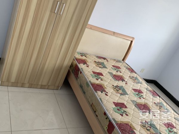 翡翠兰亭精装2居室家具家电齐全拎包入住