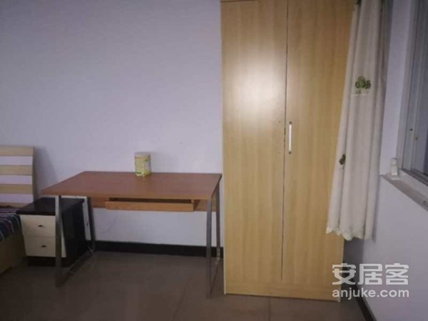 腾达新城东区，纯阳面，家具齐全，