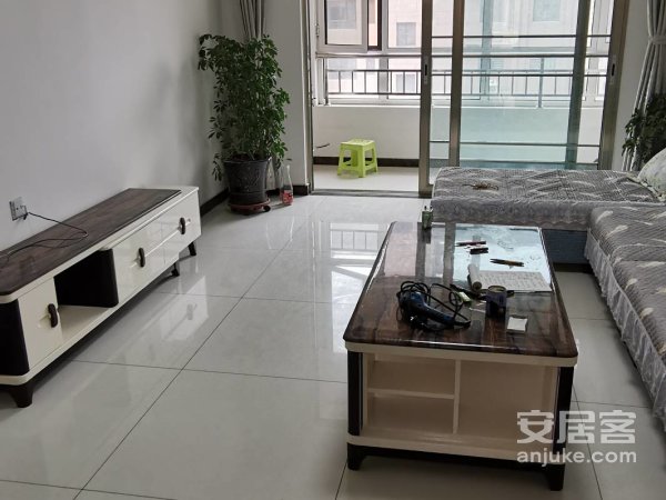 恒丰理想城，三室两厅，三个空调，家具齐全，热水器，整体厨房