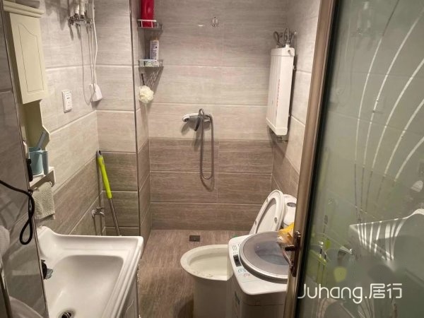 西泽园精装修适合一人居住交通方便可短租。
