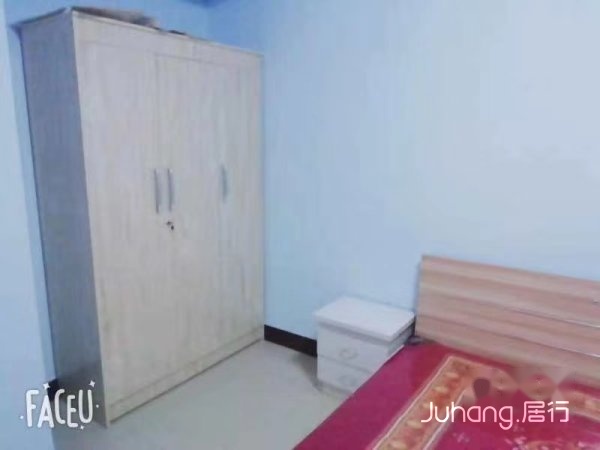 出租怡东华城步梯5楼，家具家电齐全，年租一万三，包物业供暖