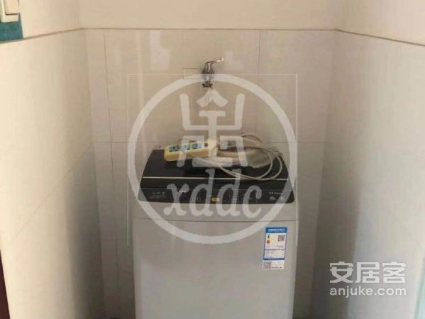 在水一方A区三居室出租家电家具齐全拎包入住