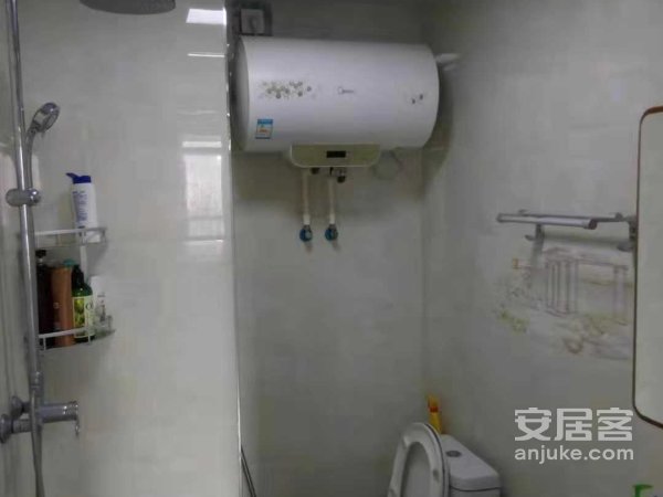 凤凰城C区家俱家电齐全拎包入住随时看房价格可议。