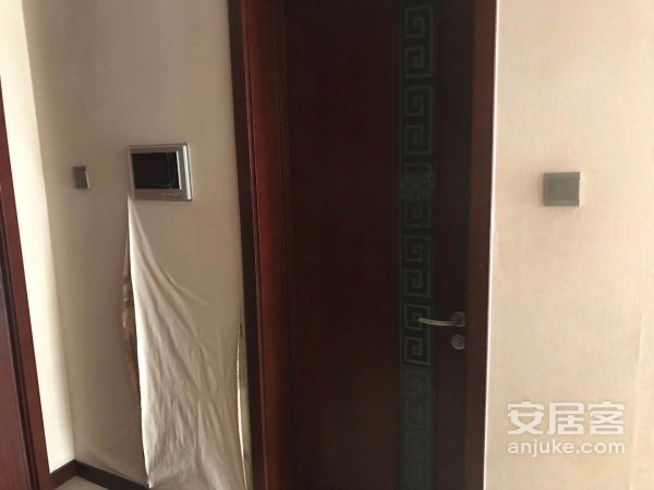 诚心出租郡府东区两室精装家具家电齐全拎包入住