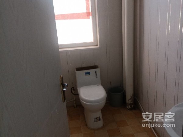 荣盛购物广场附近凤凰城主卧带卫生间限女生包物业和网费