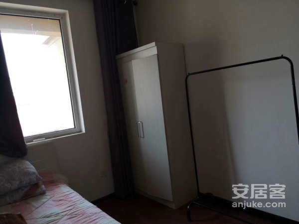 万泰丽景次卧实体墙出租600拎包入住押一付一