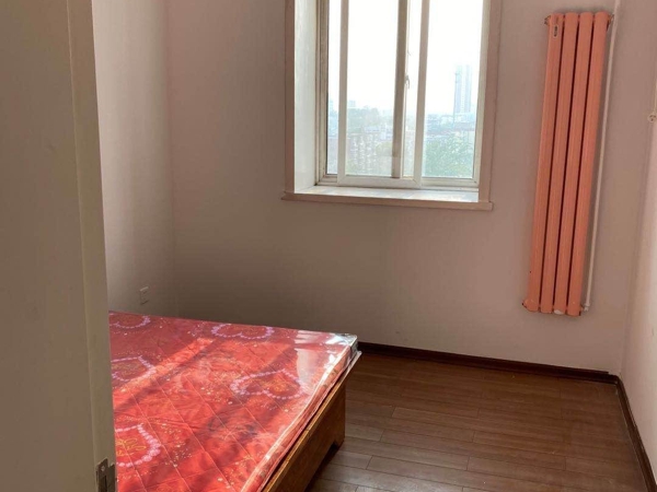 七中西侧高层两室精装修家具家电齐全拎包入住