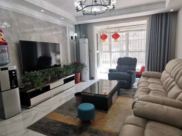 精装三居，大社区小洋房，家具家电齐全拎包入住，每月1500