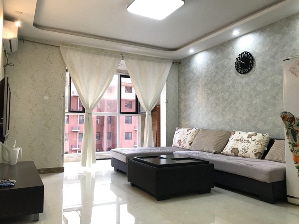 天阔洋房精致三居品牌家具家电拎包入住随时看房