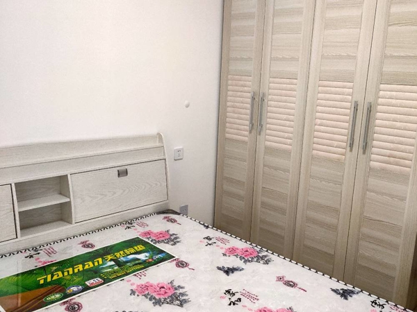 本小区中介出租恒大学庭两室纯阳面实景实图随时看现房，拎包入住