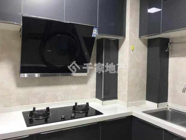 临近个大商圈新街出行方便房屋干净拎包入住