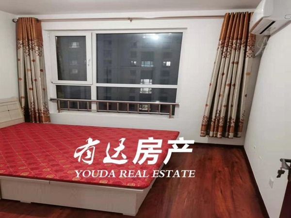 恒大御庭，精装修两室，家电齐全，拎包入住，工人医院，凤凰中学