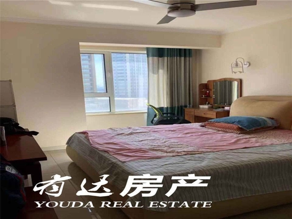 整租勒泰城4室2厅2卫紧邻火车站