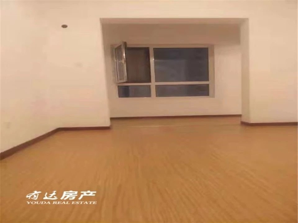 紧邻火车站，出门即到，商场超市步行街一应俱全。寻有缘人