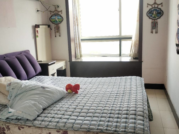 四季华庭三室两厅一卫家具家电齐全