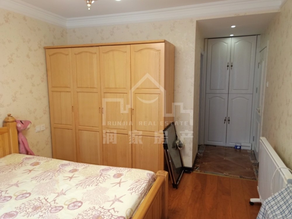 鹭港临近一中房屋干净整洁家具家电齐全拎包入住可季付