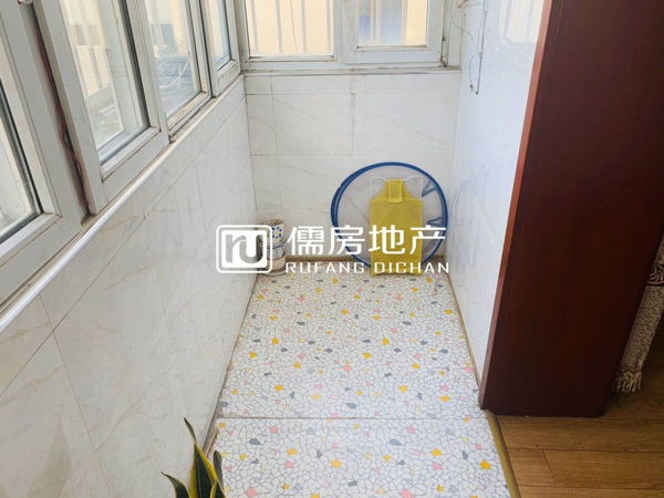新上1小区两室干净装修家电齐全