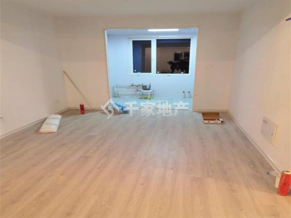 远洋城安联唐公馆三室2厅精装修出租木地板白墙拎包入住