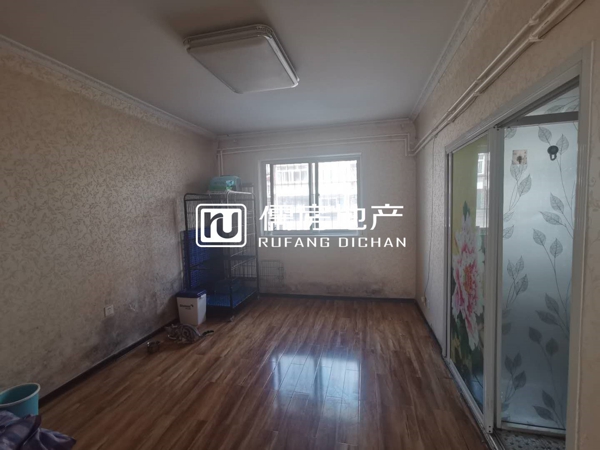 6小区一层婚房shou次出租家具家电都是新的