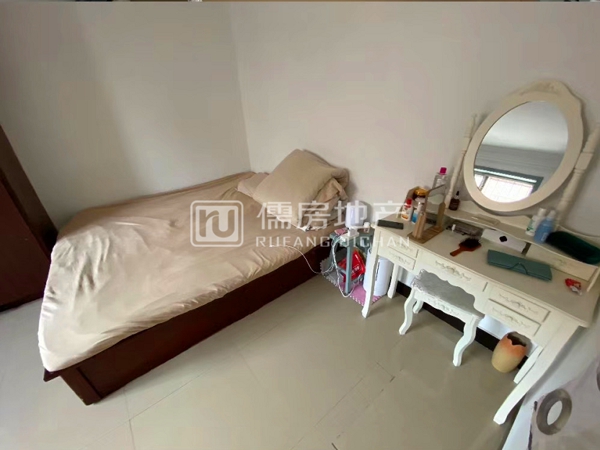 6小区3层干净拎包入住位置不错临近站点