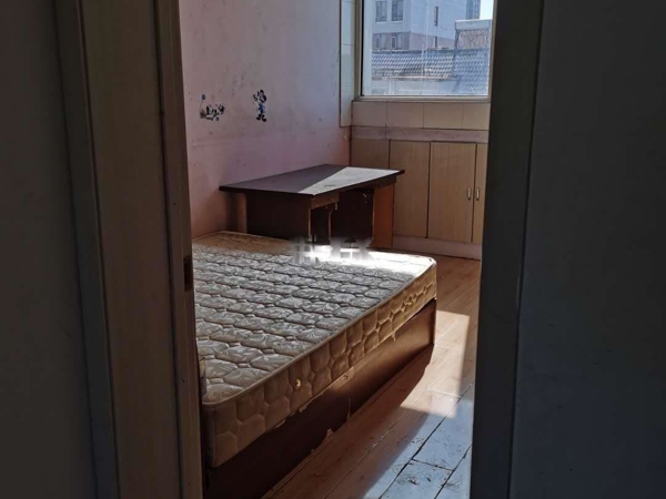 远洋城商圈，家电齐全拎包入住。普通装修，附近有大型商城超市
