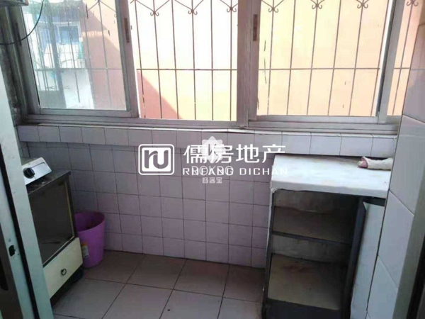 12小区一室房急租，临街