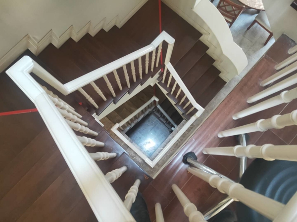 旭辉精装别墅带院子带车位地上三层地下一层拎包入住